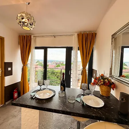 아파트 The Royal - With Balcony & Panoramic View