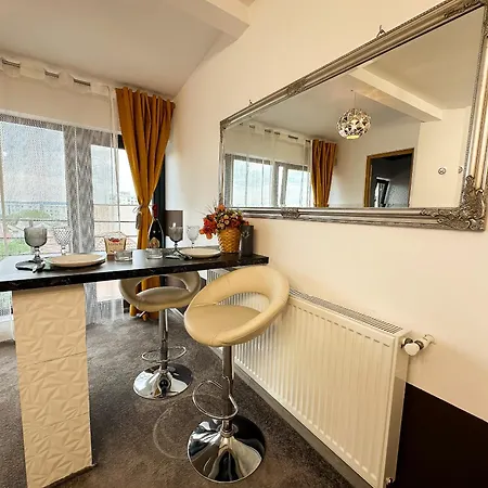 The Royal - With Balcony & Panoramic View 아파트 *