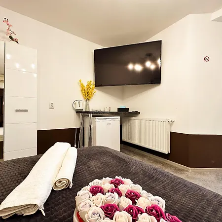 The Royal - With Balcony & Panoramic View *