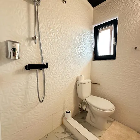 The Royal - With Balcony & Panoramic View 크라이오바