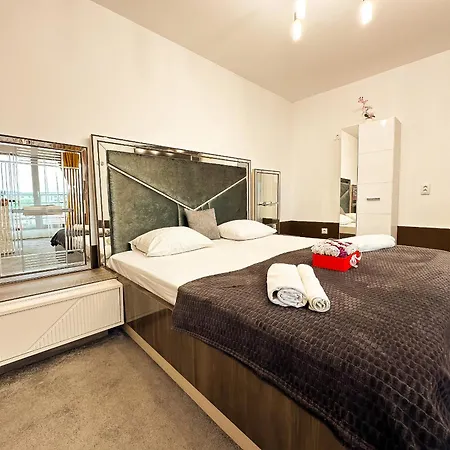 The Royal - With Balcony & Panoramic View 아파트