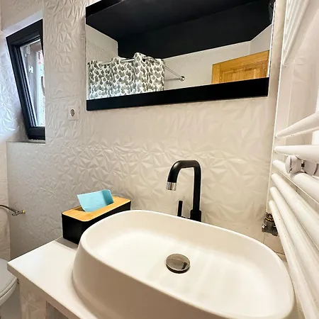 The Royal - With Balcony & Panoramic View * 크라이오바