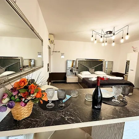 The Royal - With Balcony & Panoramic View 아파트 *