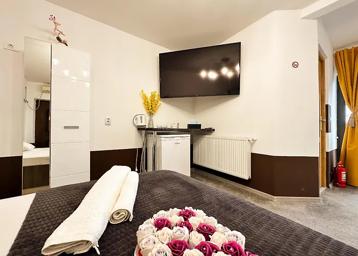 The Royal - With Balcony & Panoramic View *