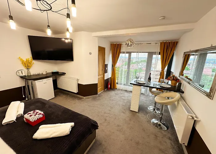 The Royal - With Balcony & Panoramic View * Craiova