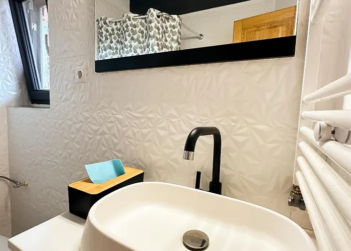 The Royal - With Balcony & Panoramic View * Craiova